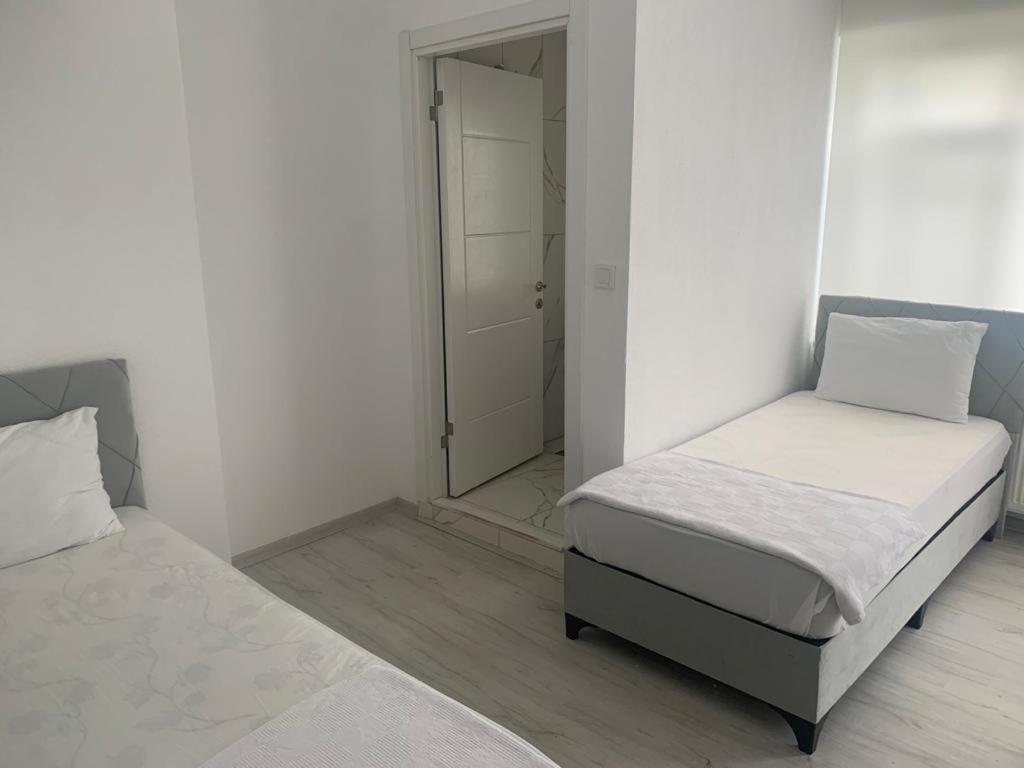 Centre Reach Otel Edirne Esterno foto